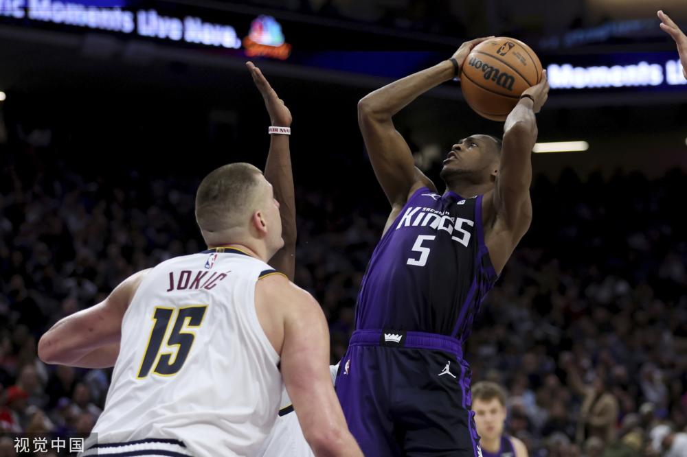 径直走过 径直走过