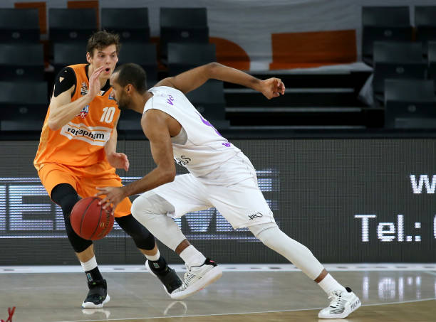 力压群雄 力压群雄